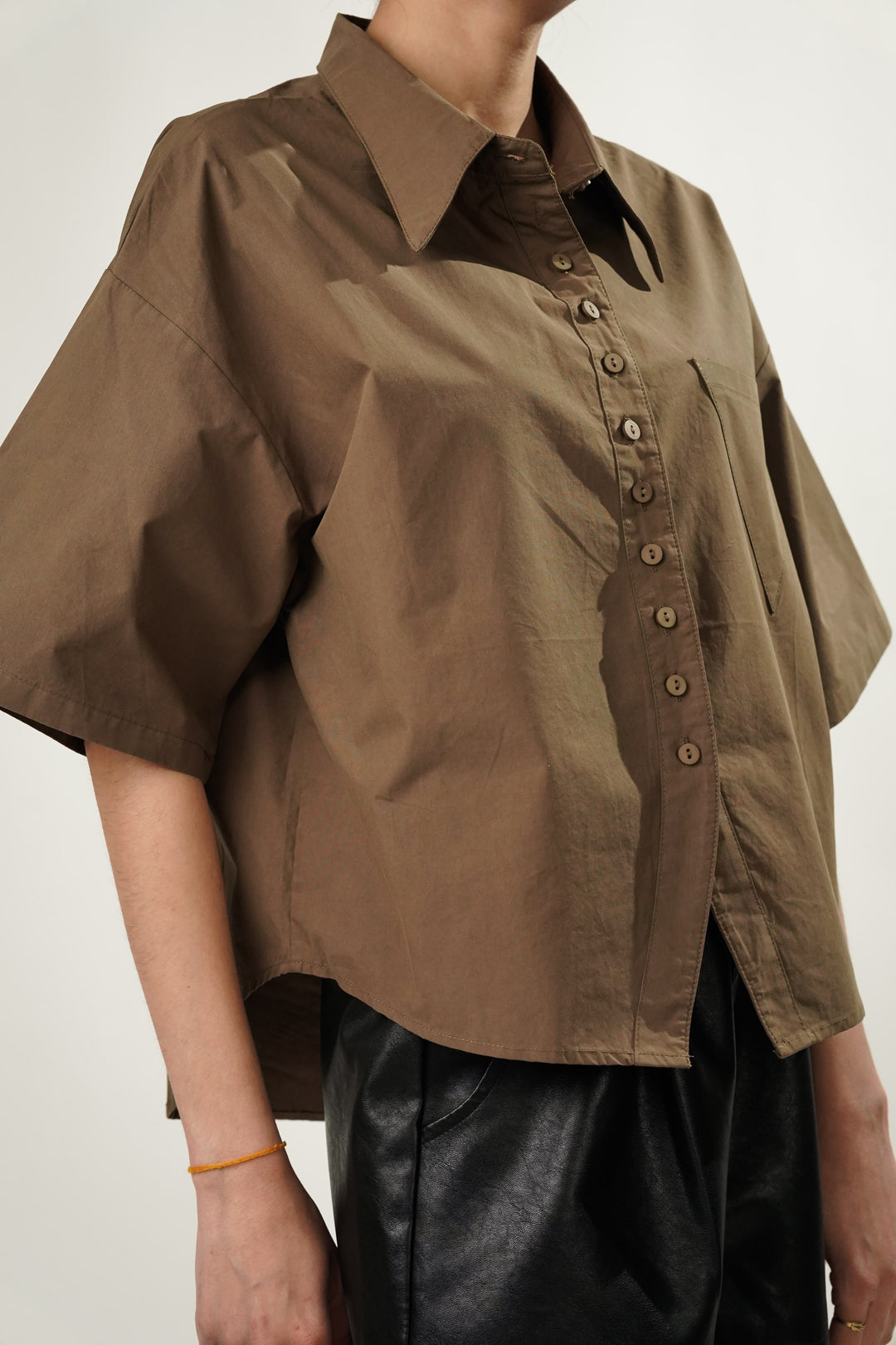 Brown oversized shirt for casual fashion