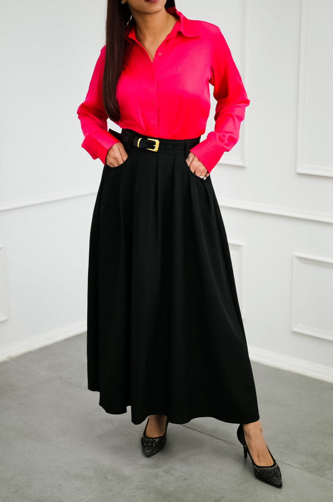 Elegant Women's Infinite Black Long Pleated Skirt with Belt