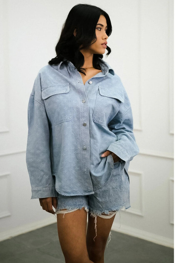 Casual denim shirt with button closure