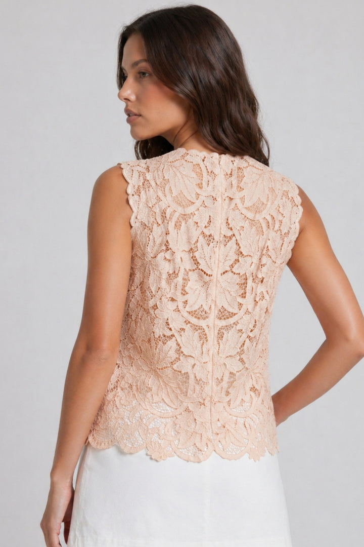 Sleeveless top for women