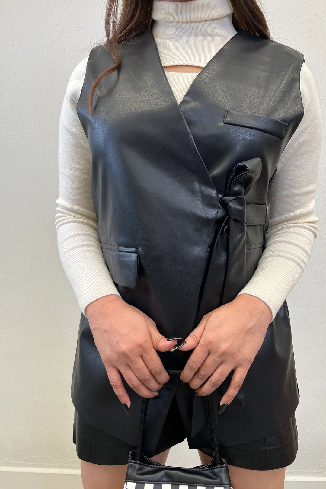 Sleeveless leather vest jacket for women
