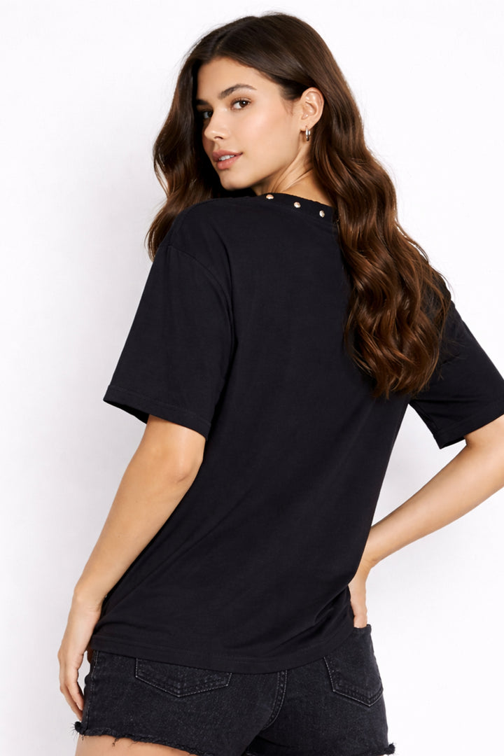 Obsidian Chain Muse Tee