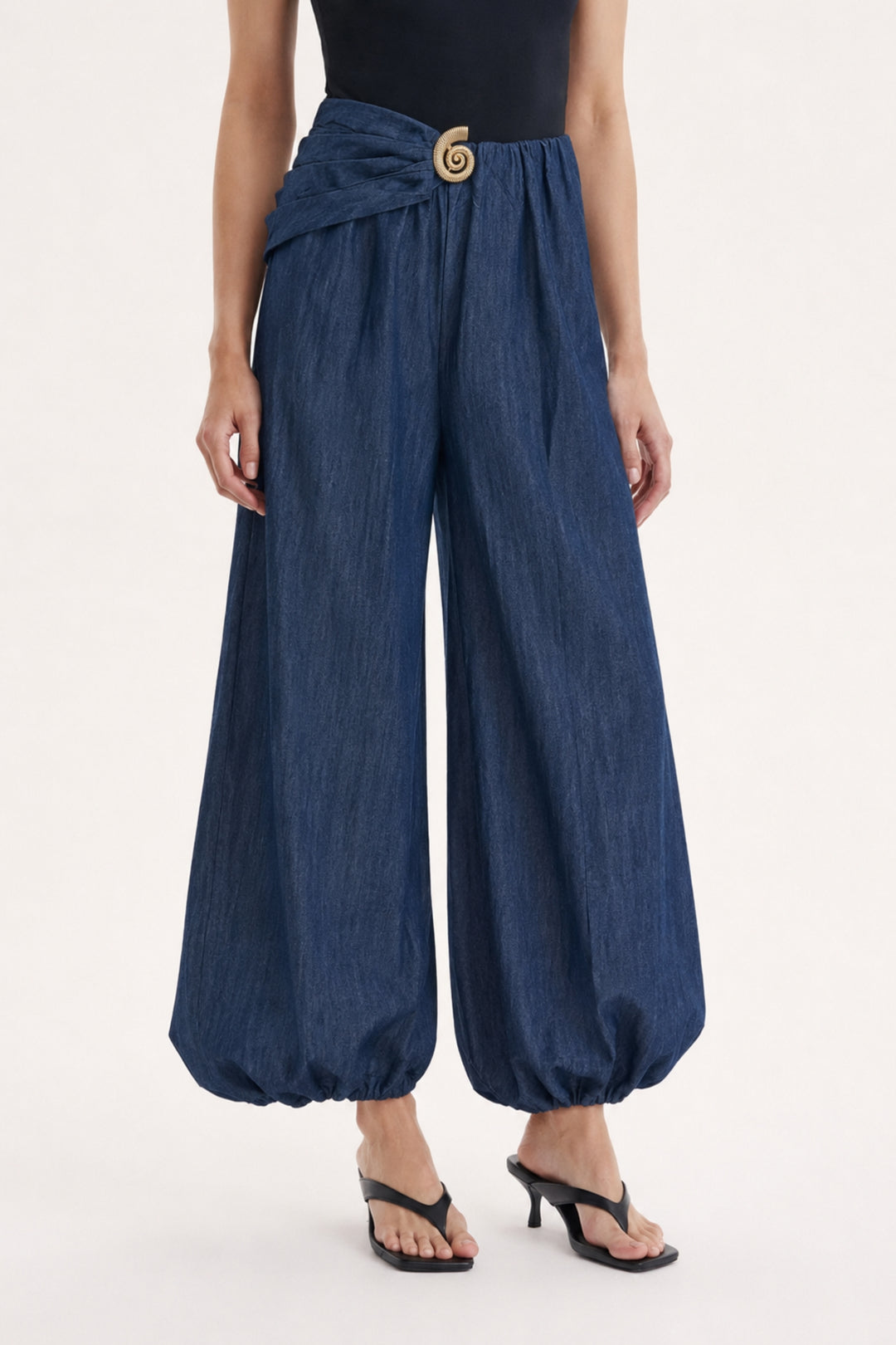 Denim Pants with Metallic brooch