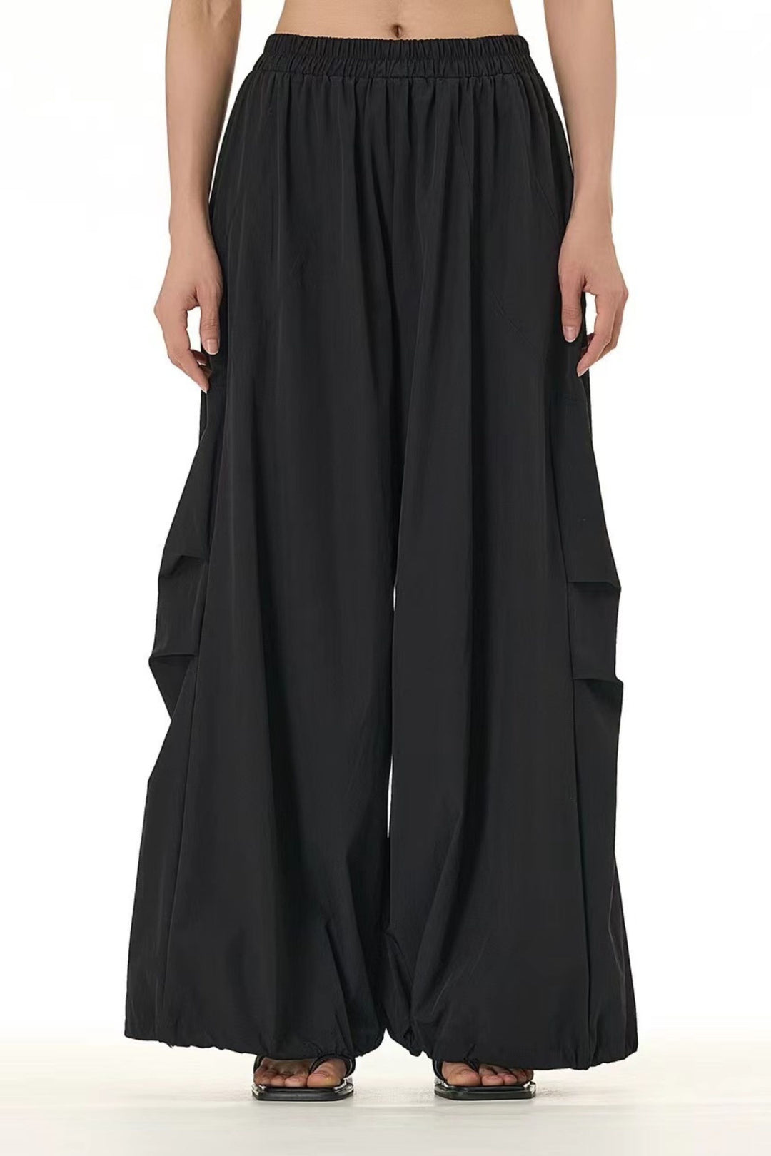 Wide leg trousers with side pockets for women