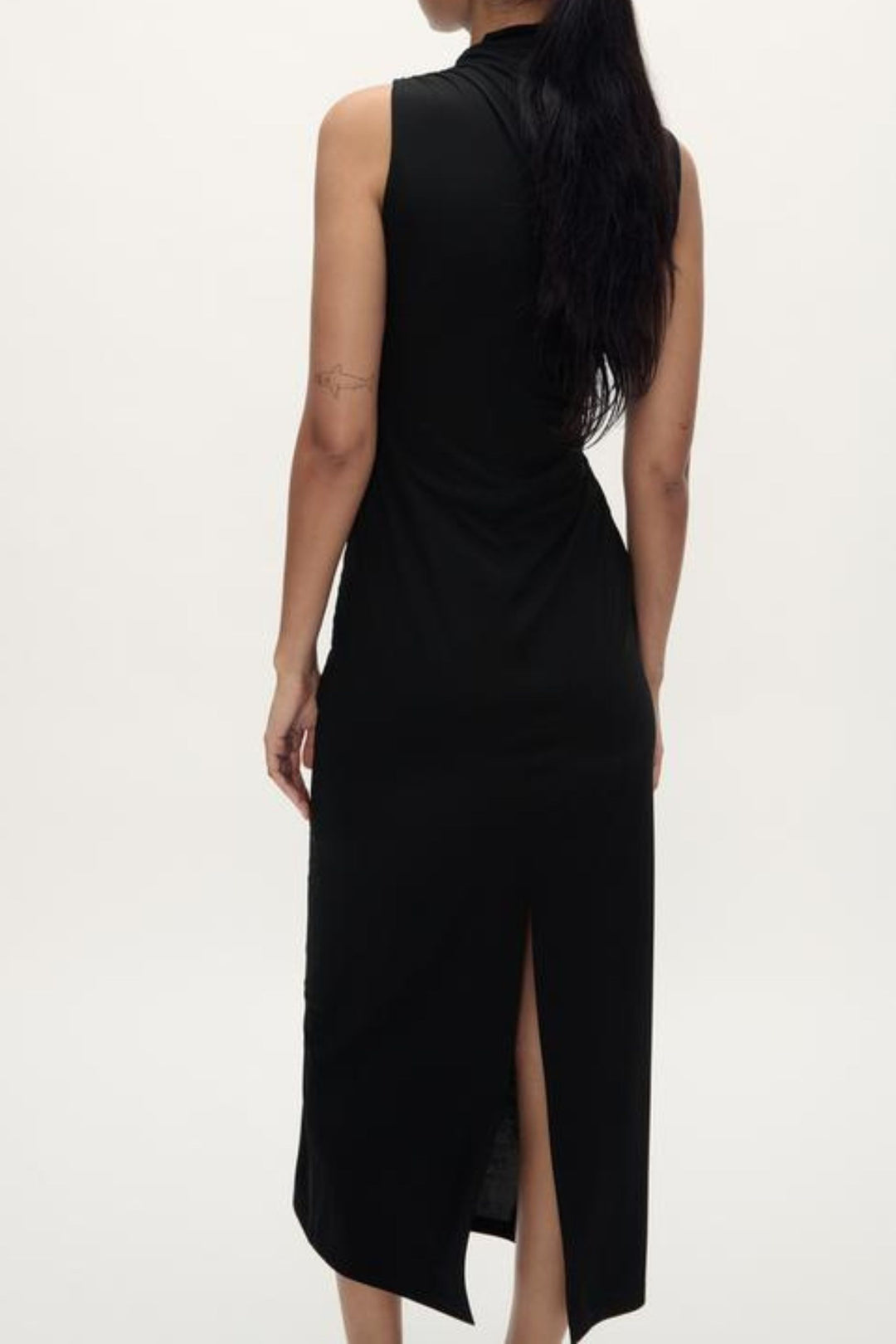 Black bodycon dress for evening wear