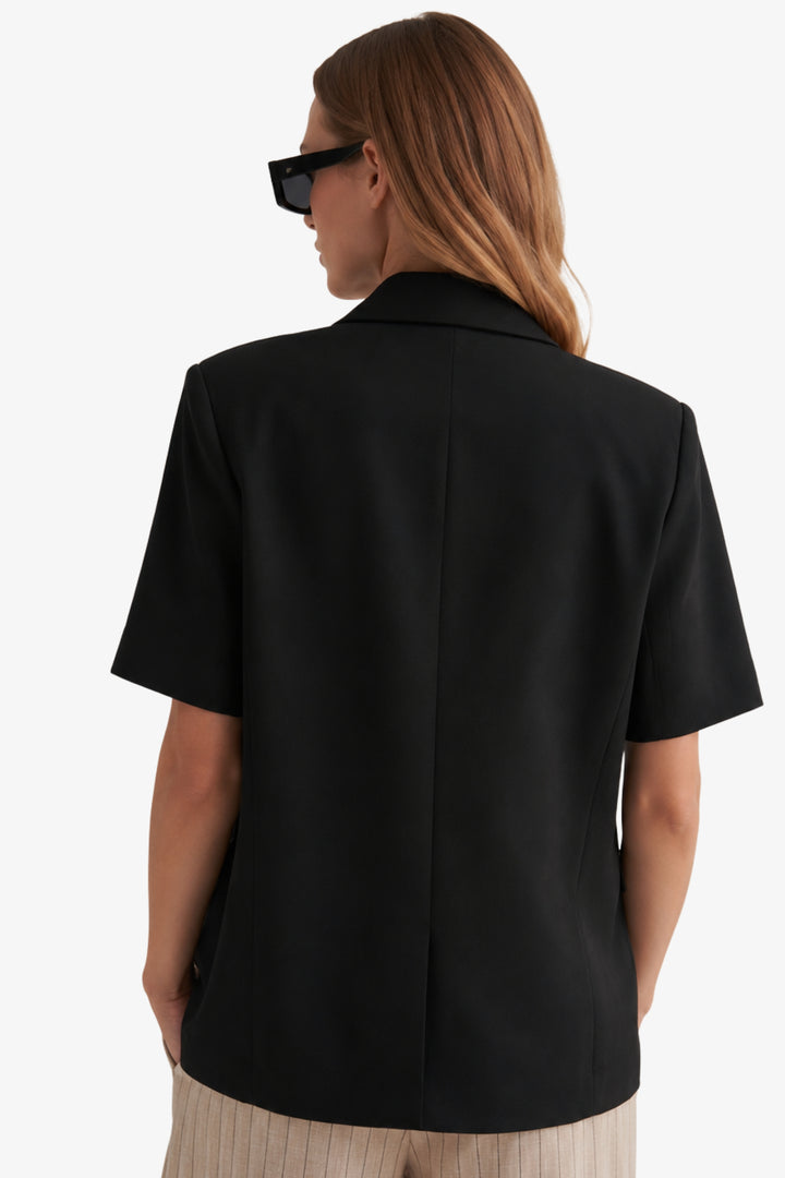 Noir Serpentine Blazer