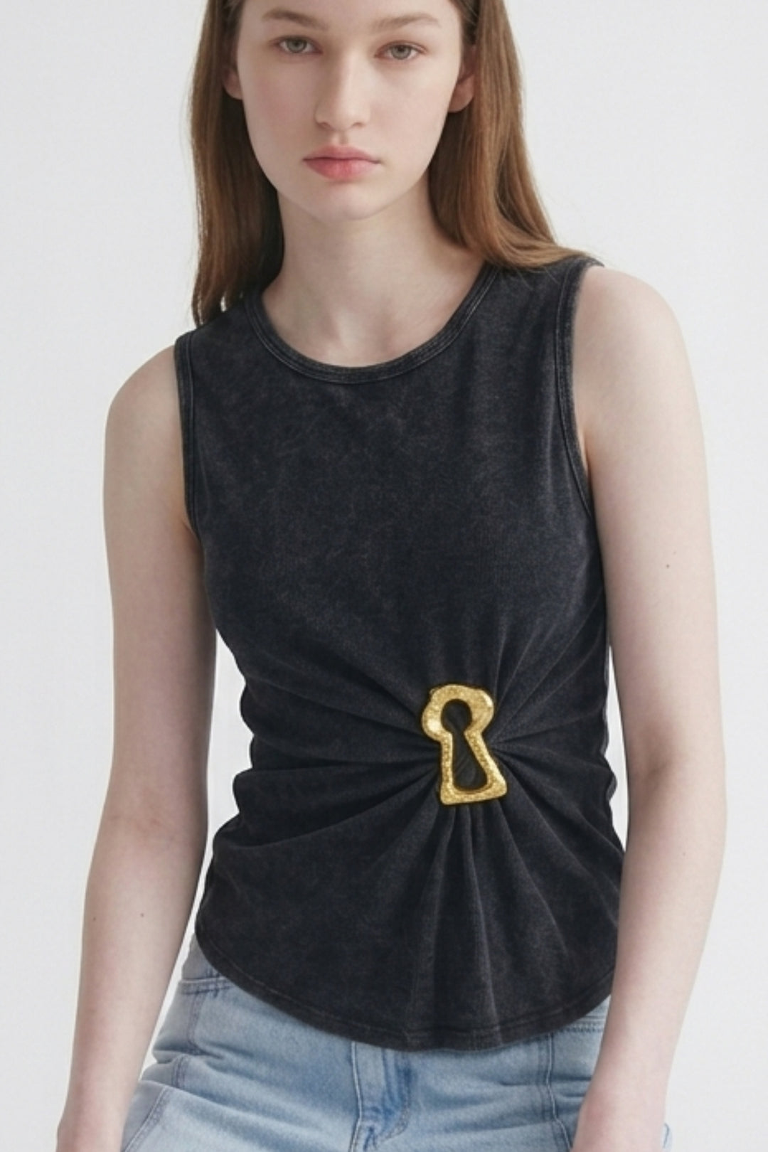 sleeveless black top women