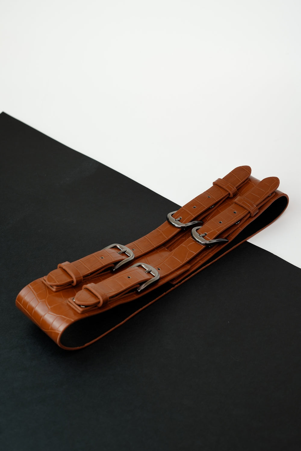 Fashionable Wide Belt with Double Dapper Detailing