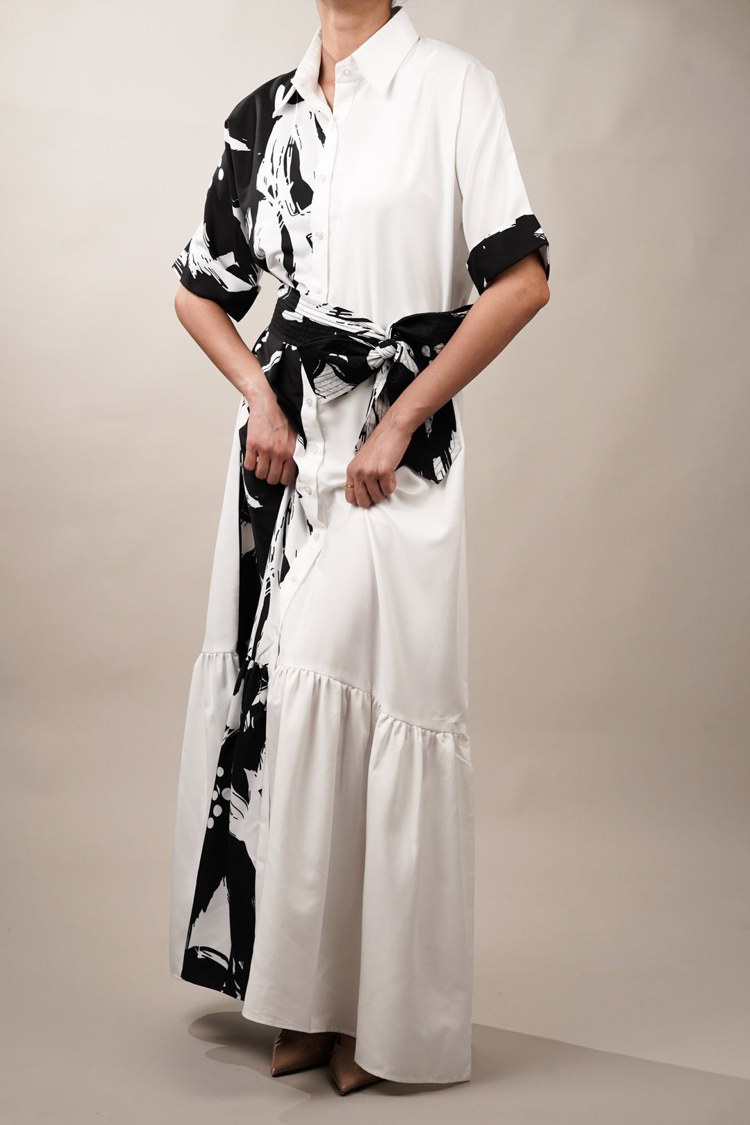 Elegant collared maxi dress with fabric belt