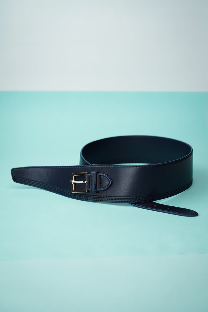 Fashion-forward leather belt with golden pin buckle