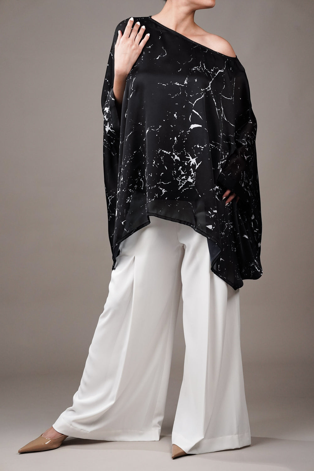 Kaftan-style top with wide-leg pants coordination