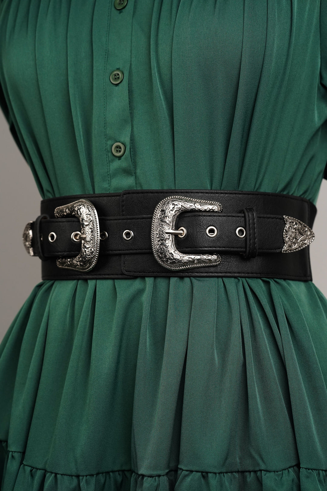 Elegant silver waist belt with elastic band