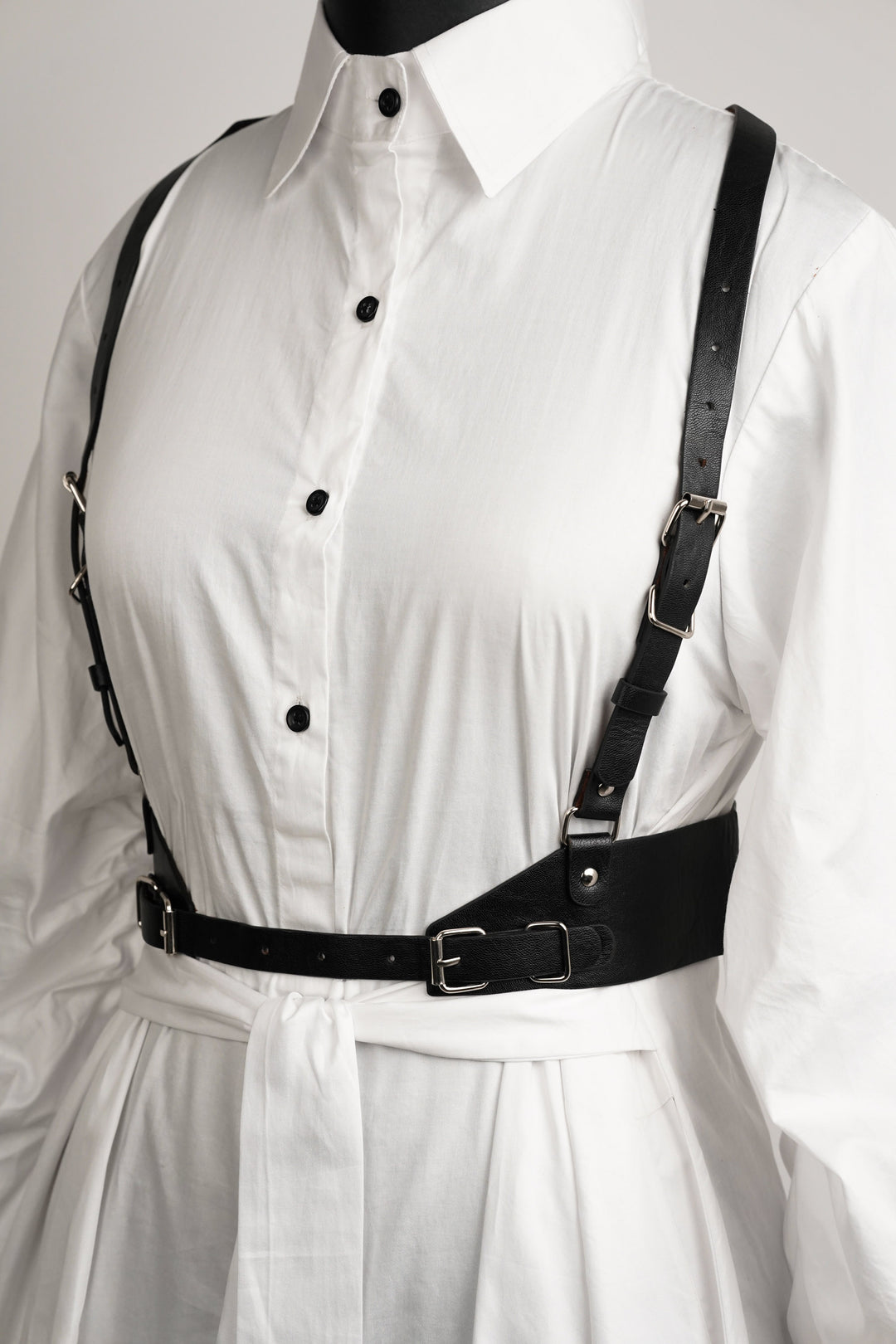 Versatile women's harness belt for any occasion