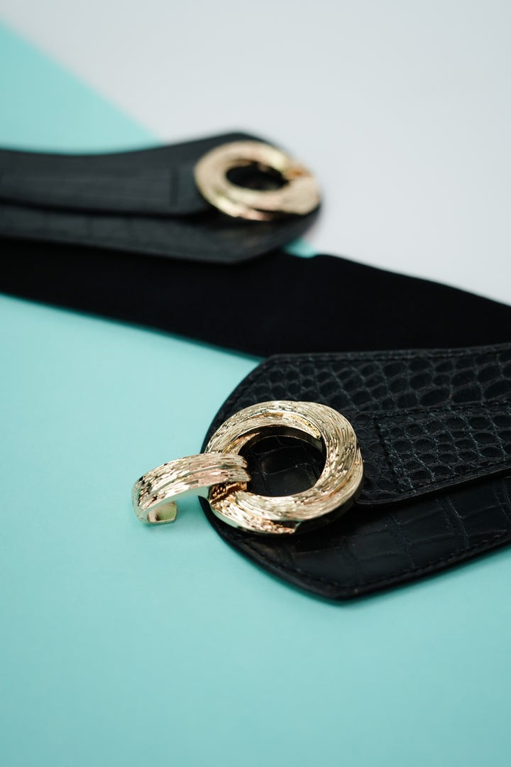 Warm Black Tones in a Corset-Style Cinch Belt