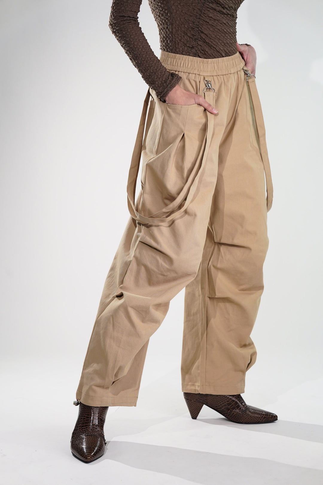 Streetwear cargo pants for women