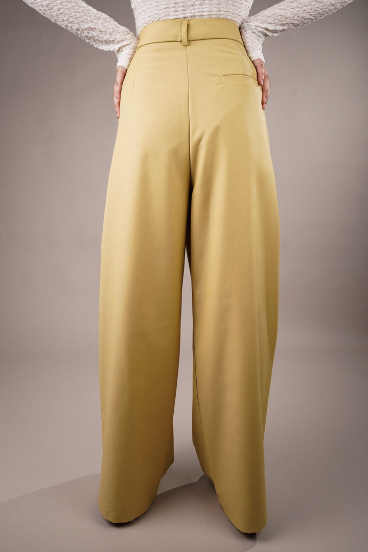 Sophisticated Korean-style pants for office wear