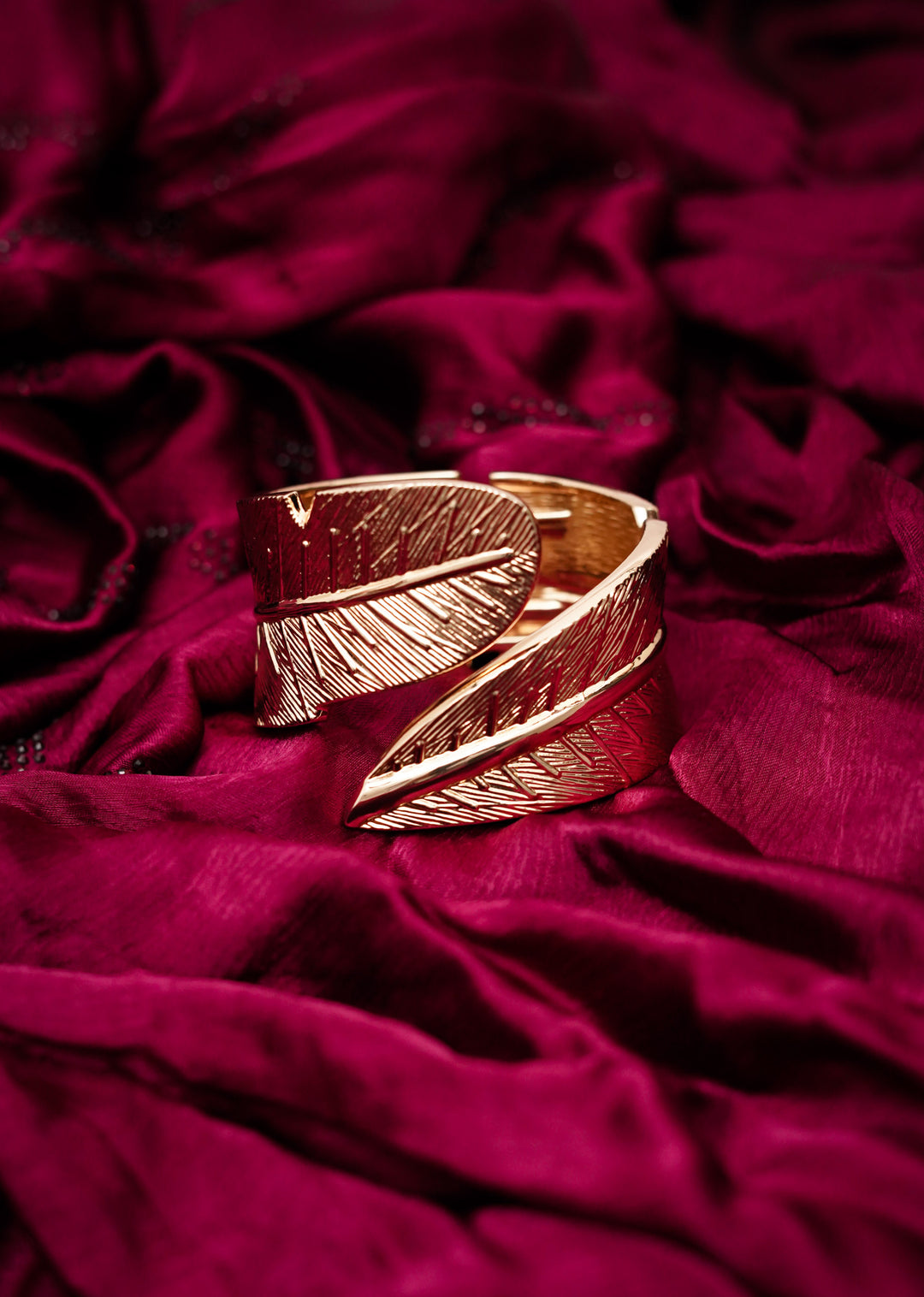 Fashionable alloy metal cuff bracelet for women