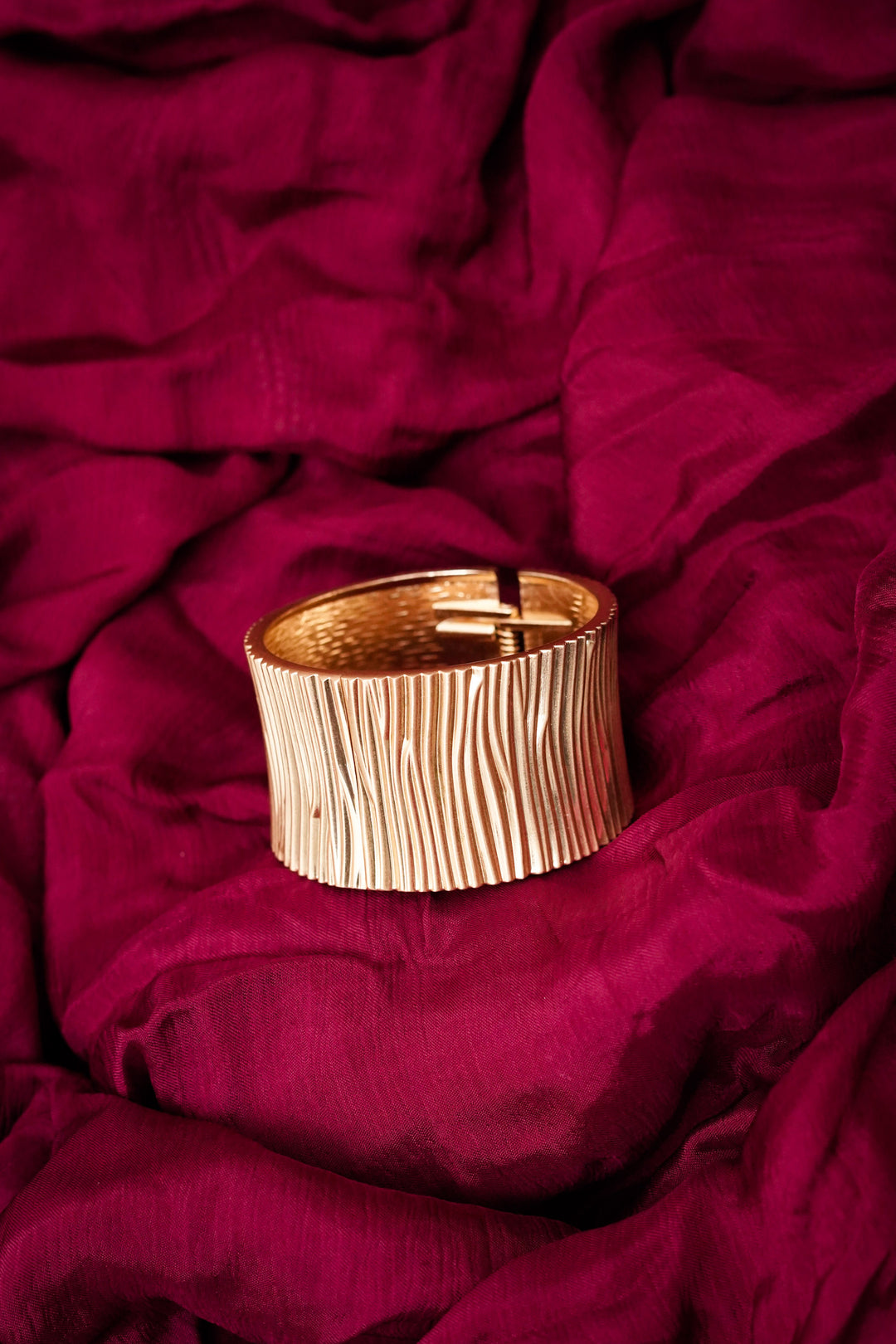 Chic gilded texture cuff wristband
