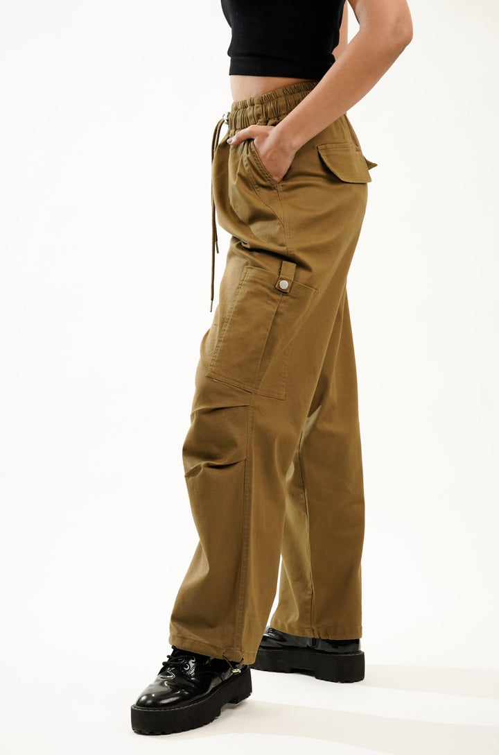 streetwear cargo pants in golden brown