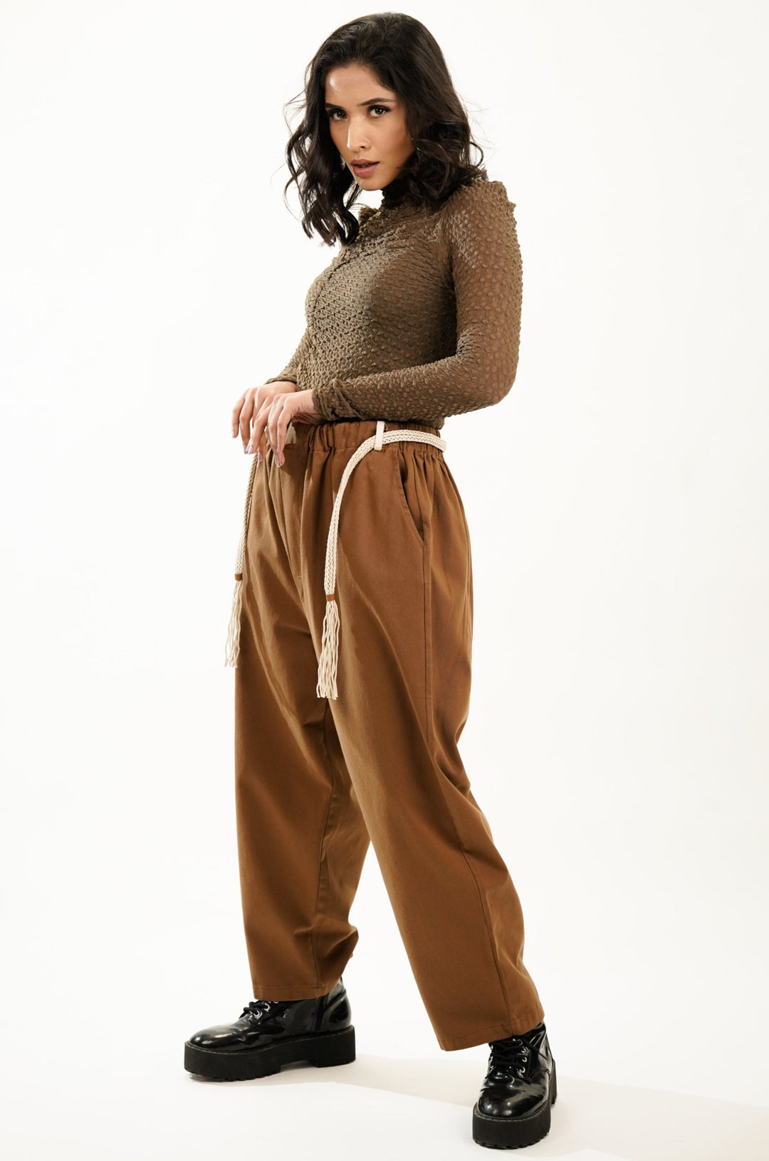 Brown twill pants for women with a regular fit
