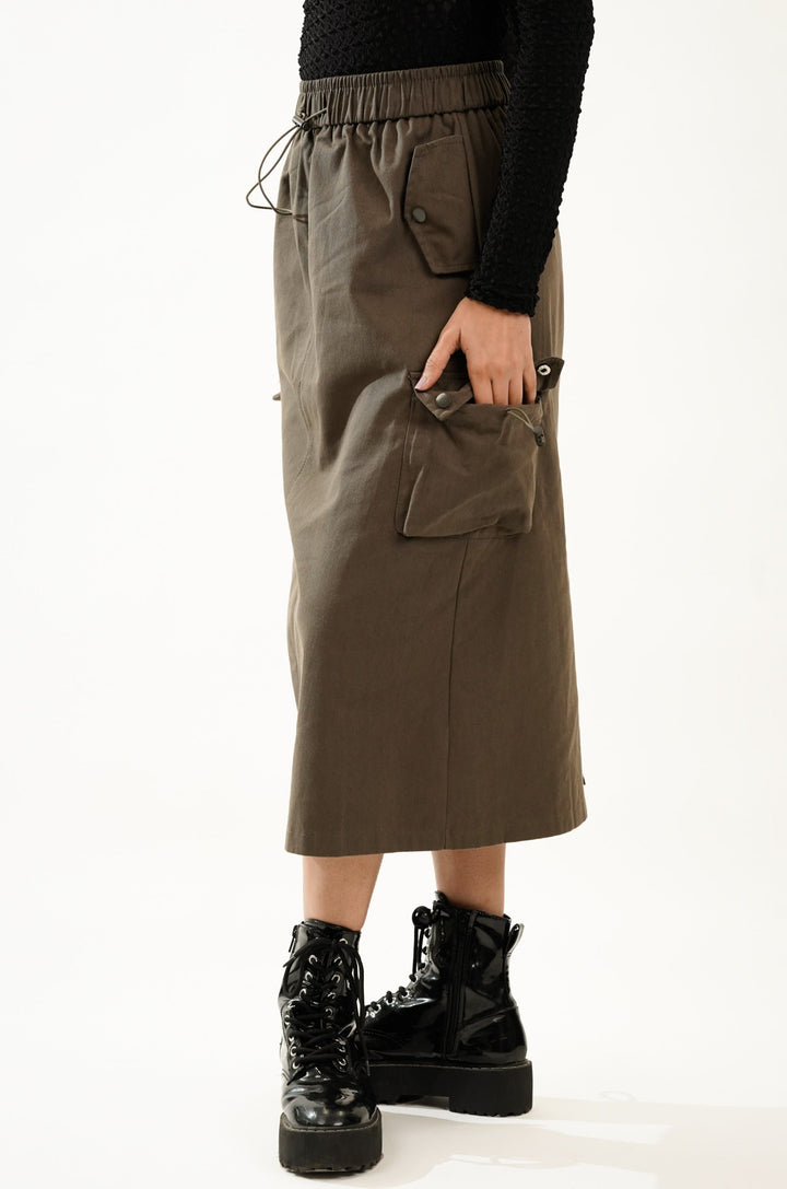women's regular fit cargo skirt