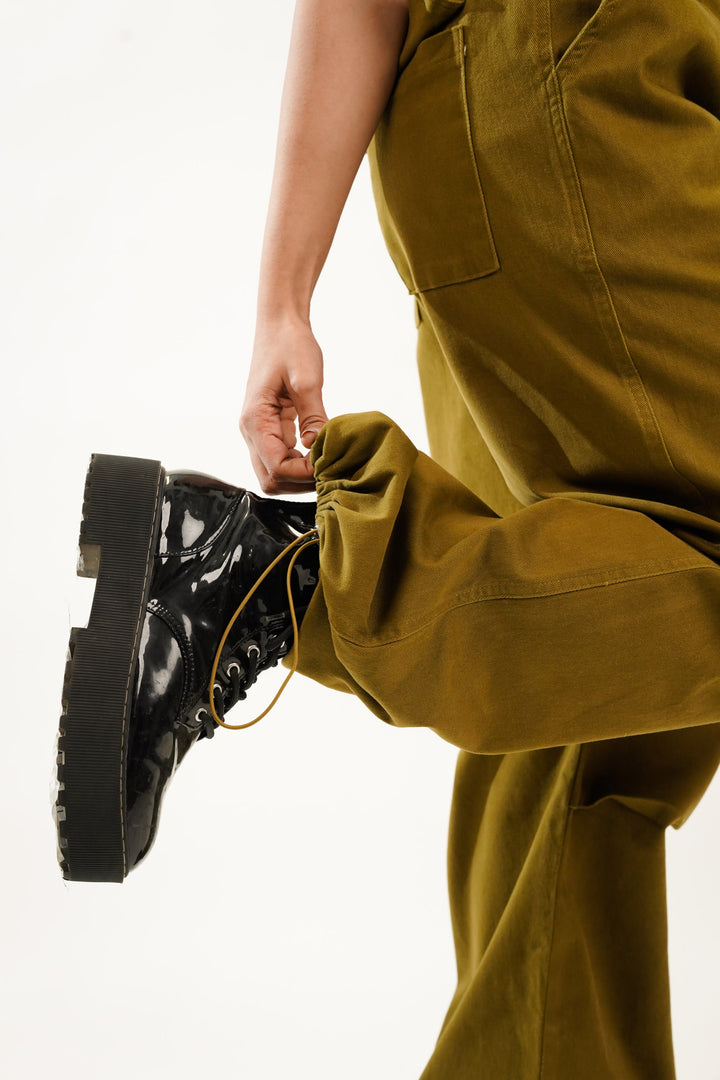 Versatile twill trousers for everyday wear