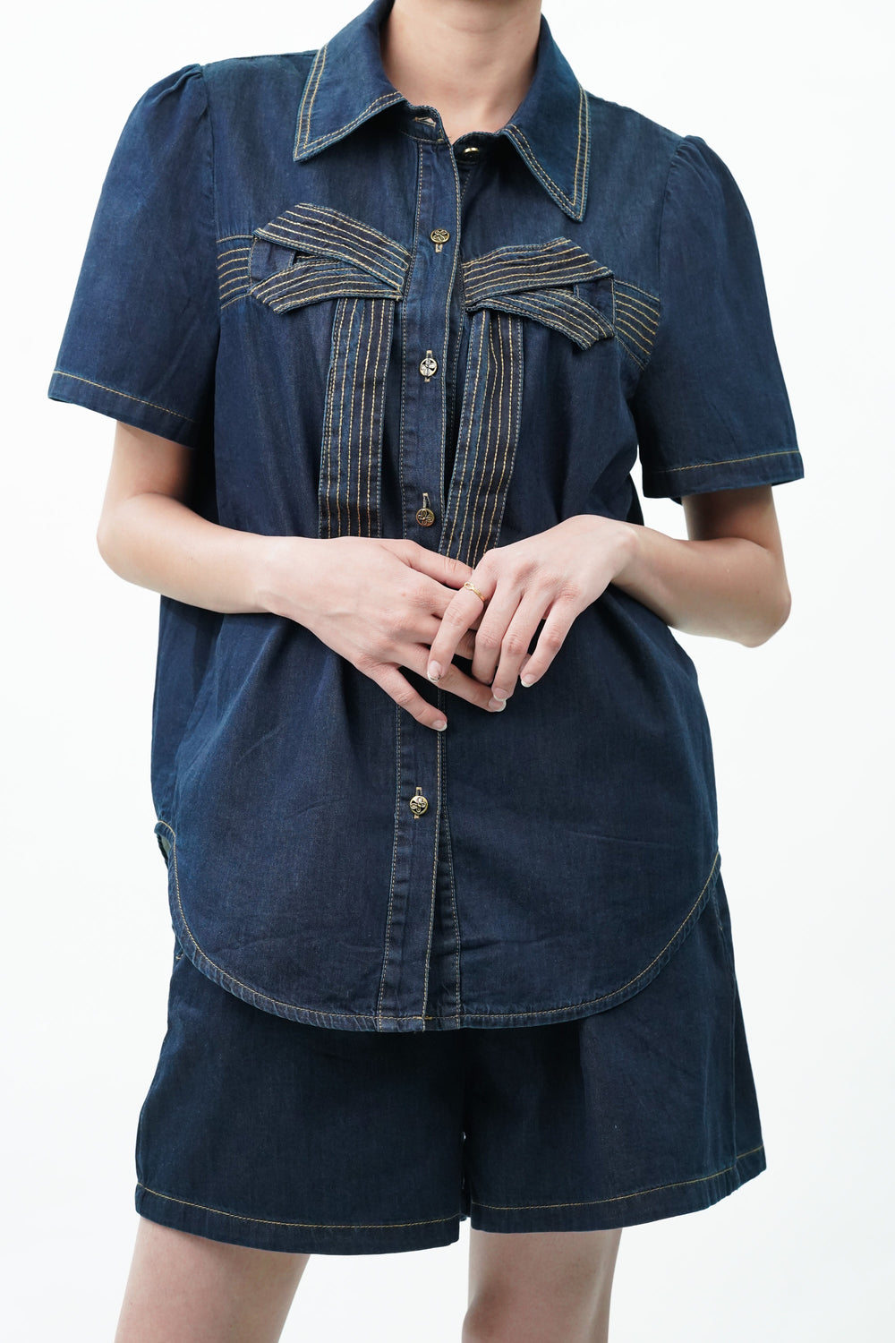 Casual denim shorts and shirt collar set