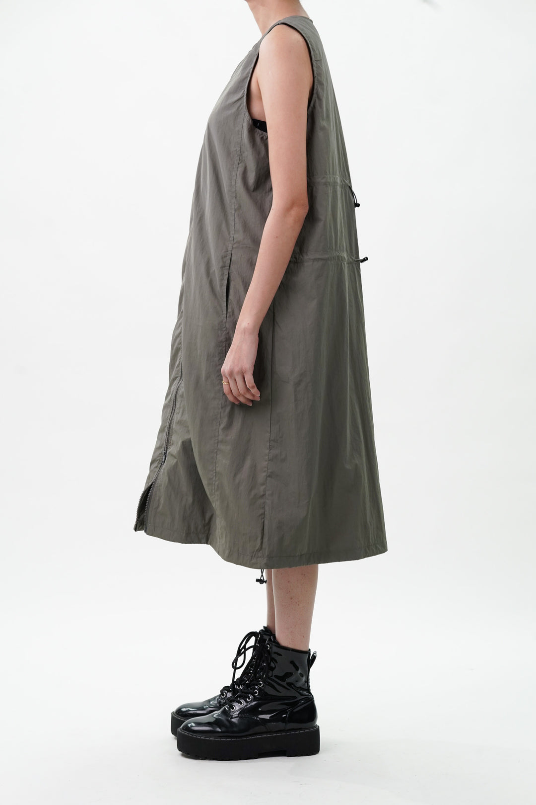 Dry-fit grey teak vest dress