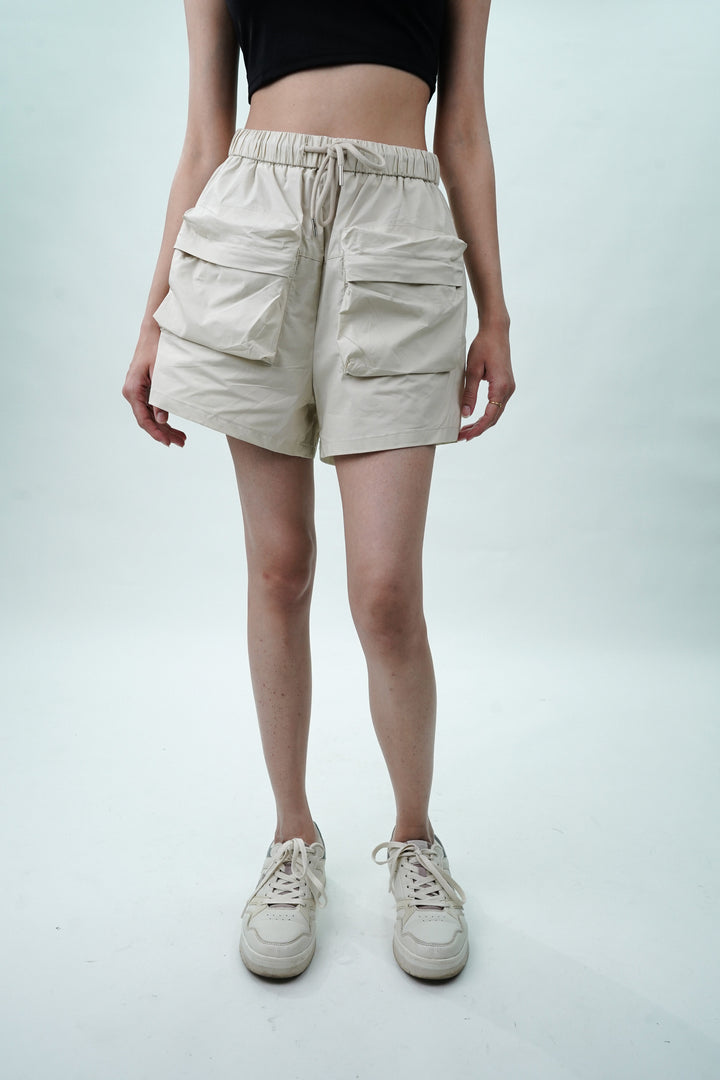 Cream shorts with pockets for women