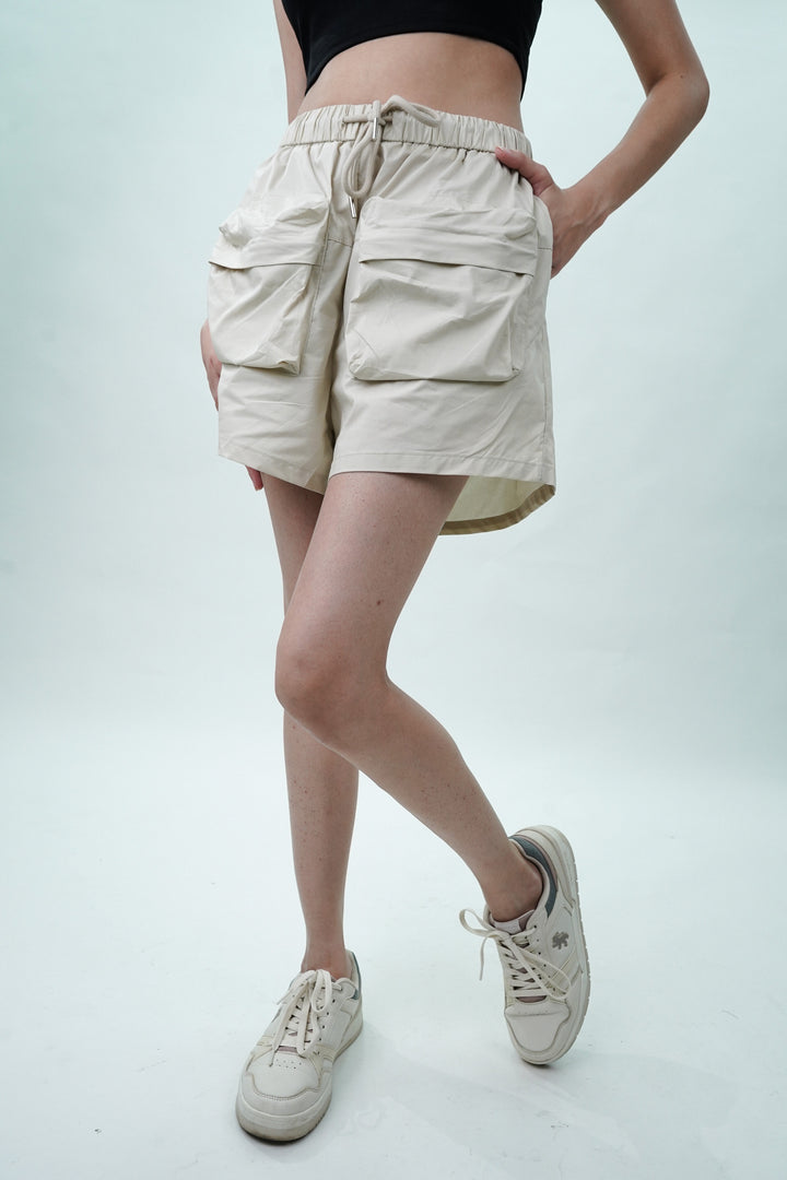 Casual shorts with zipper pockets