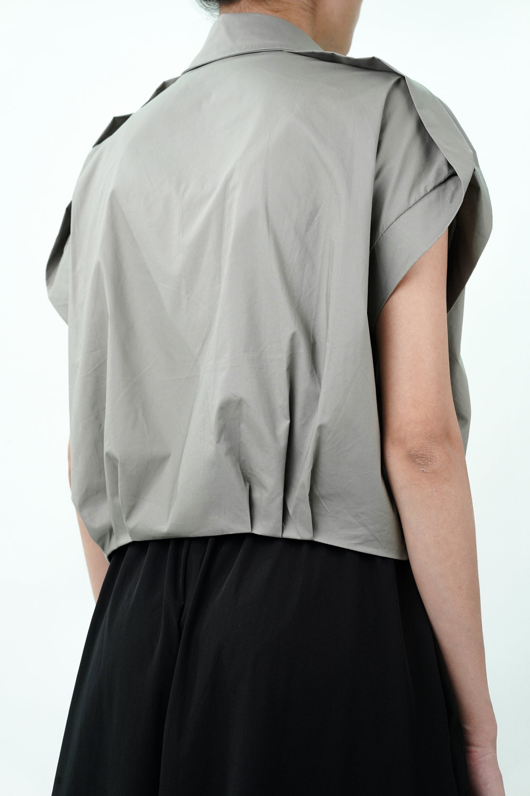 grey top with unique zipper detail