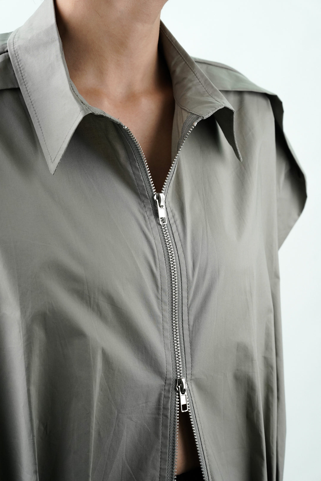 Fashionable grey top with double zipper detail