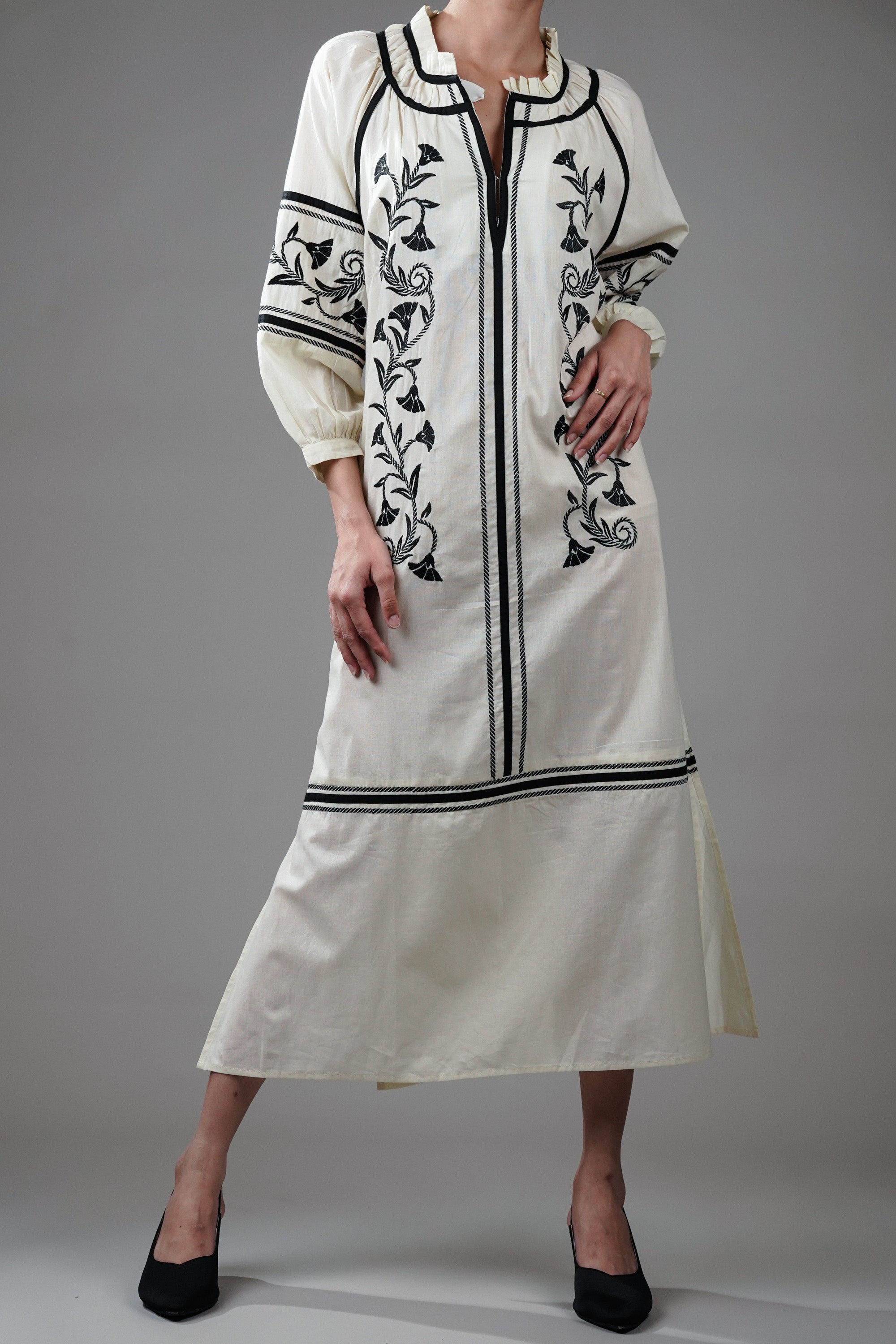 OZ Embroidery Dress _Cream