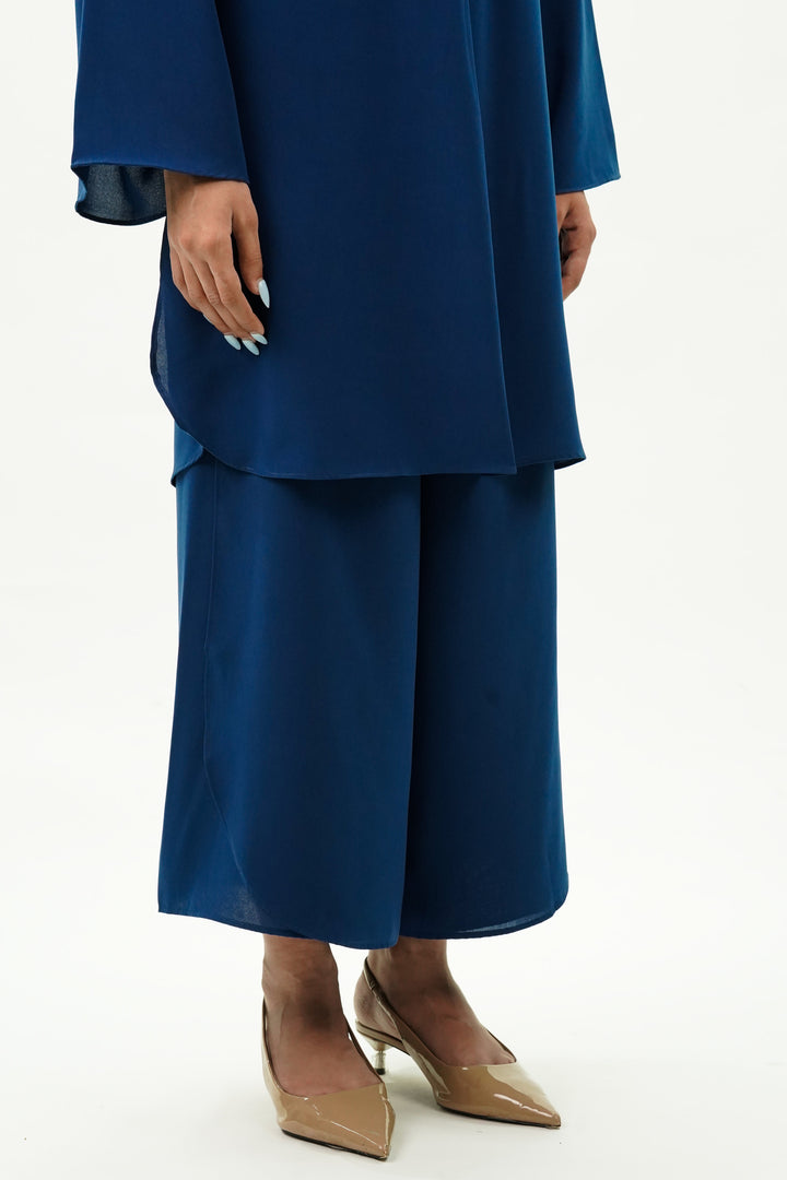  Women's blue crepe outfit