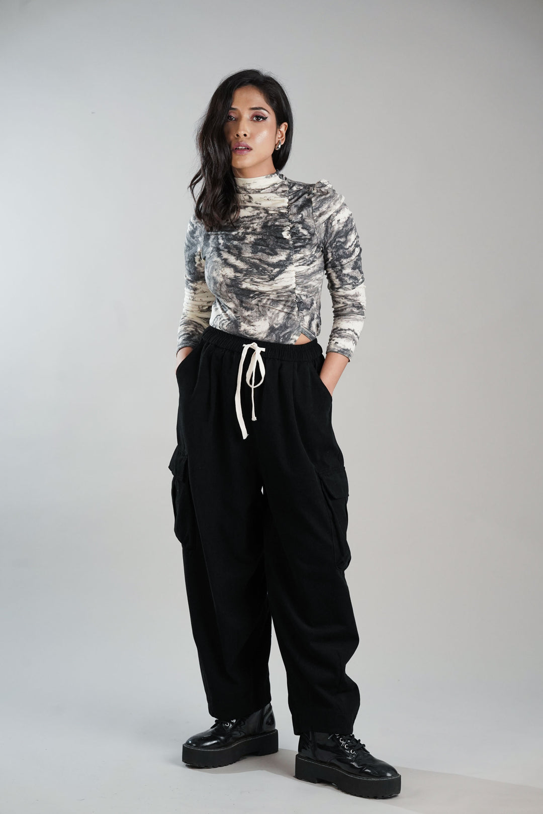 Relaxed fit elasticated waist cargo pants