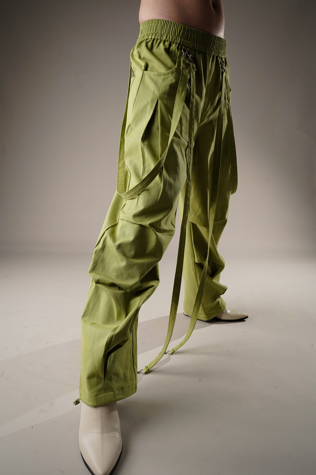 Lime color cargo pants for vacation wear