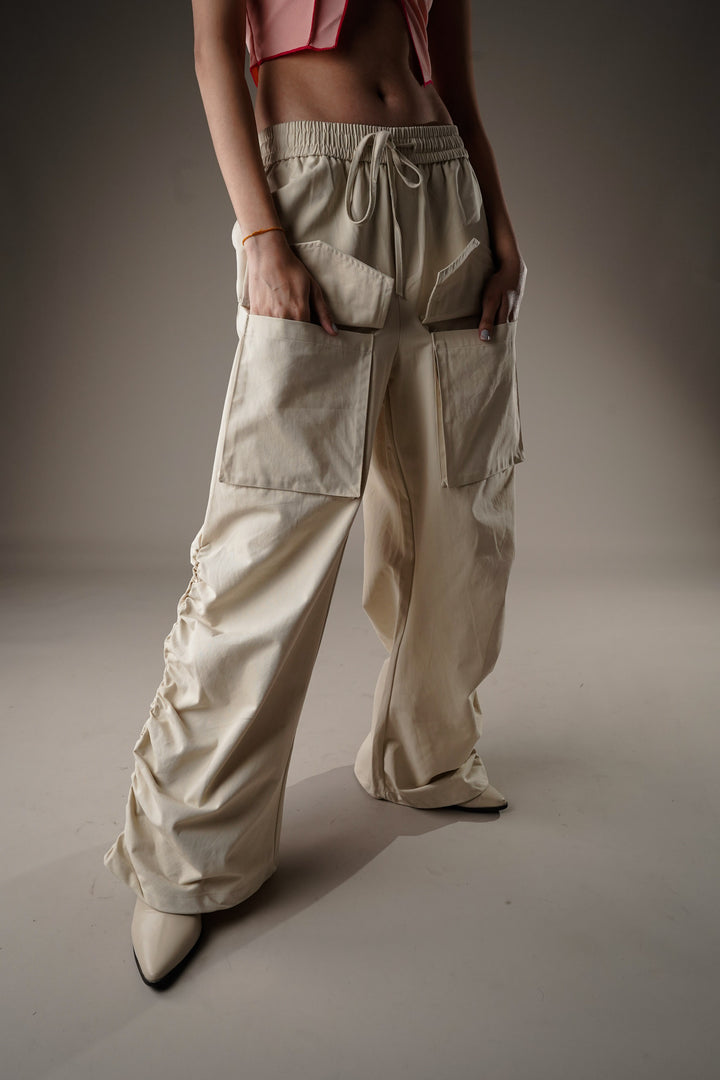 Versatile oversized cargo pants for vacation