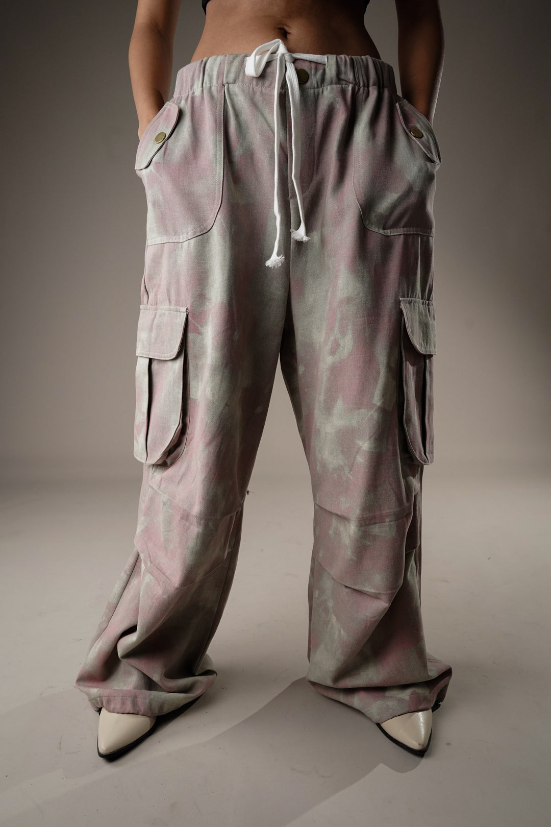 Pink and grey cargo pants for street style fashion