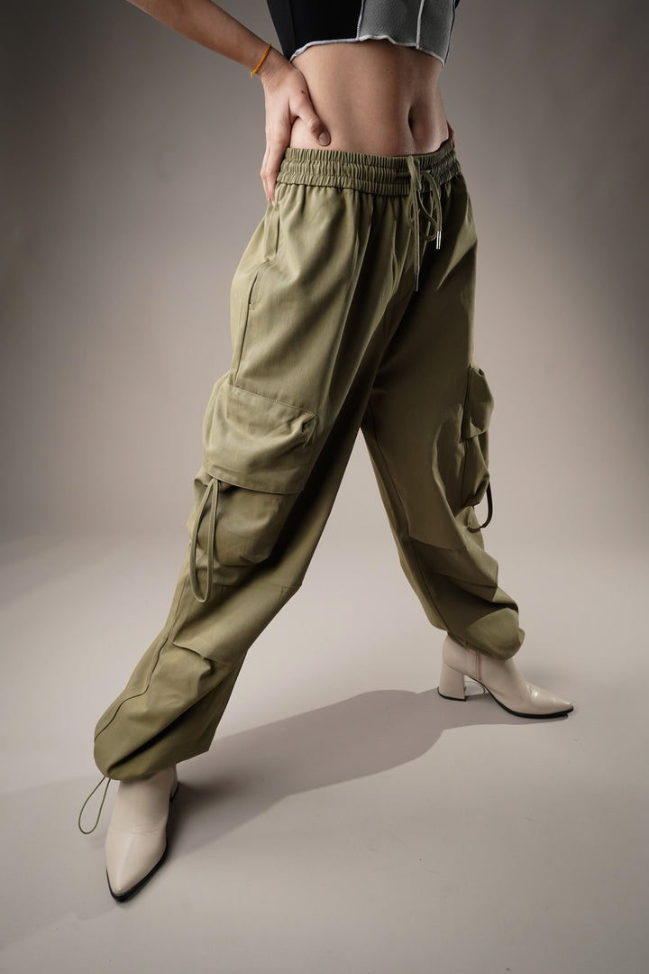 streetwear cargo pants in light olive