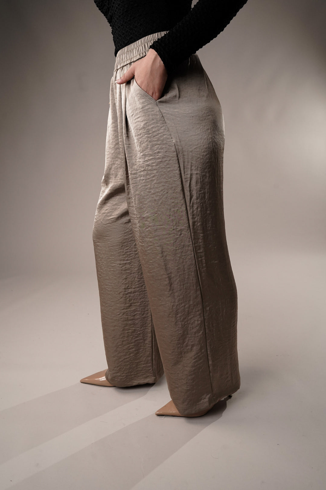 Satin blend trousers for professional attire