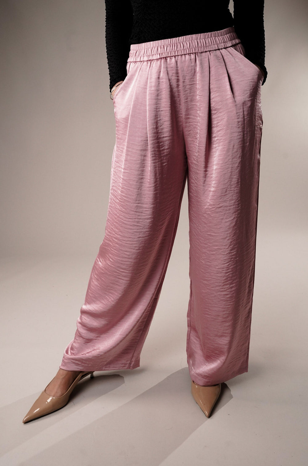 Glide Glamour satin trousers for sophisticated look