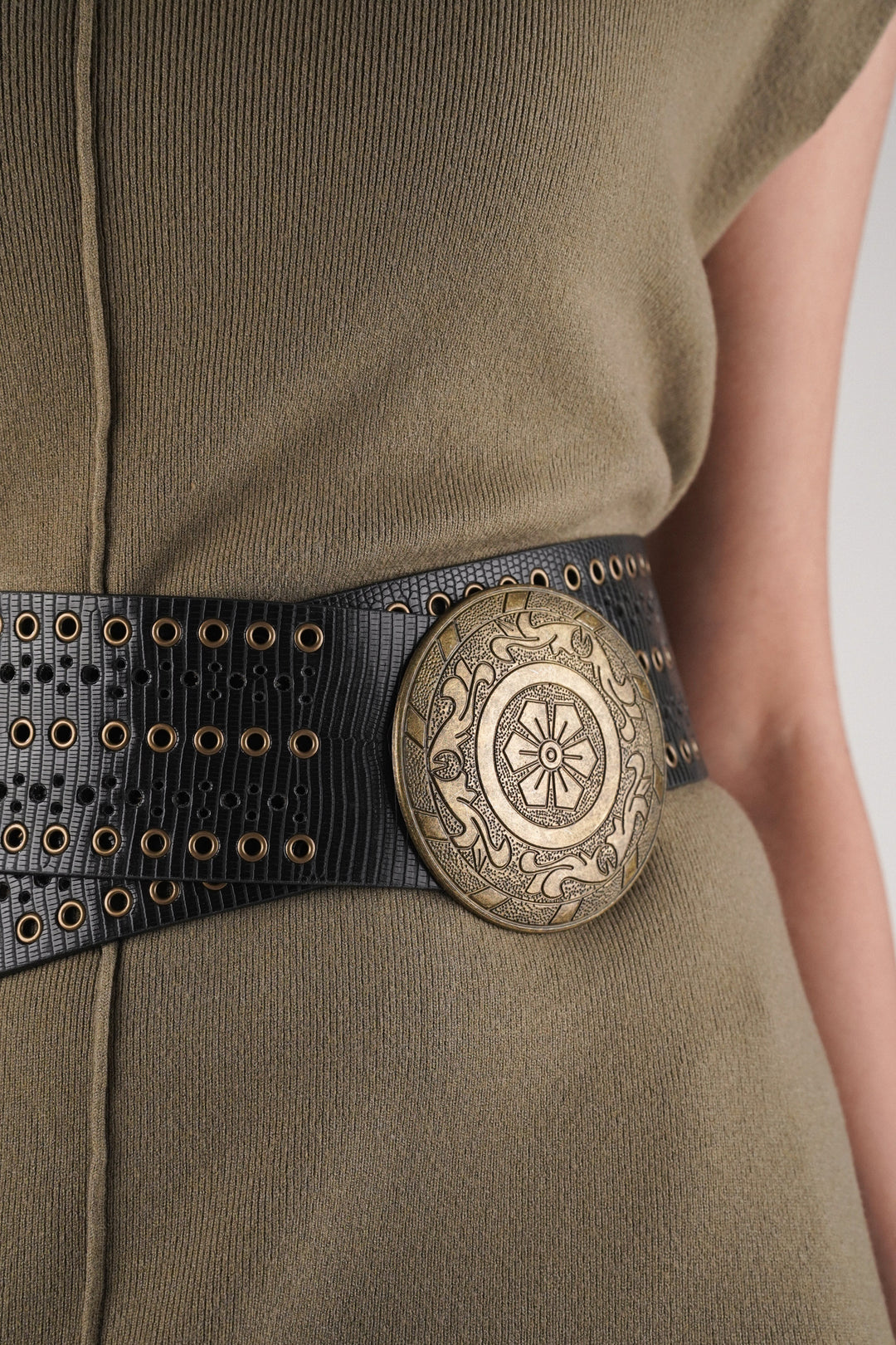 Vintage gold buckle belt