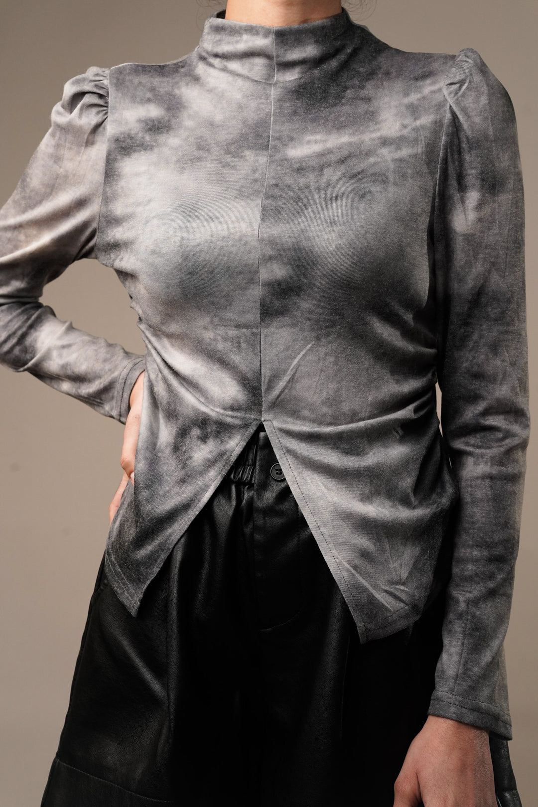 Grey swirl skin-fit top for casual wear