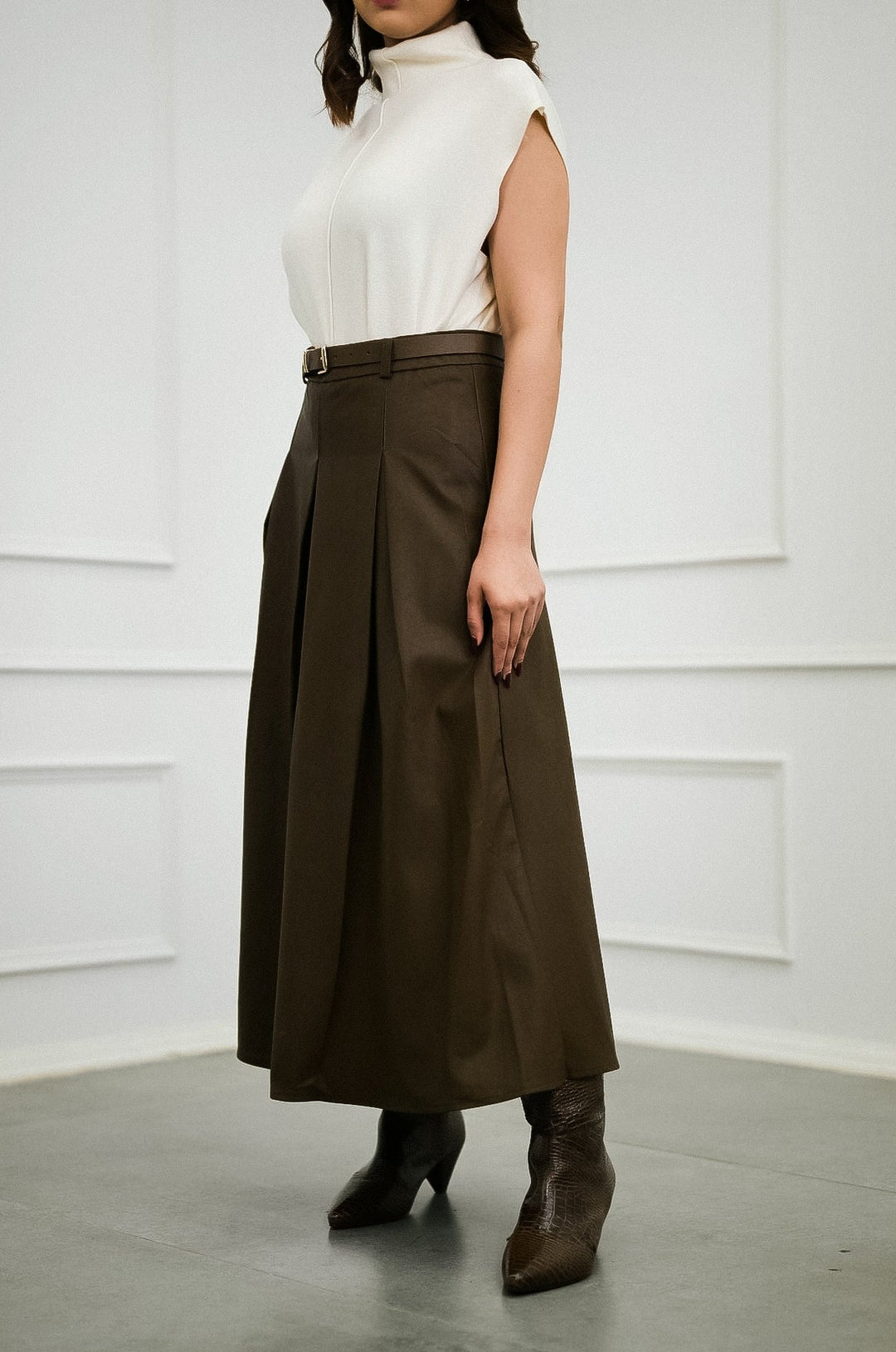 Chic Wardrobe Essential  Box Pleated Faux Leather Skirt with Stylish Belt
