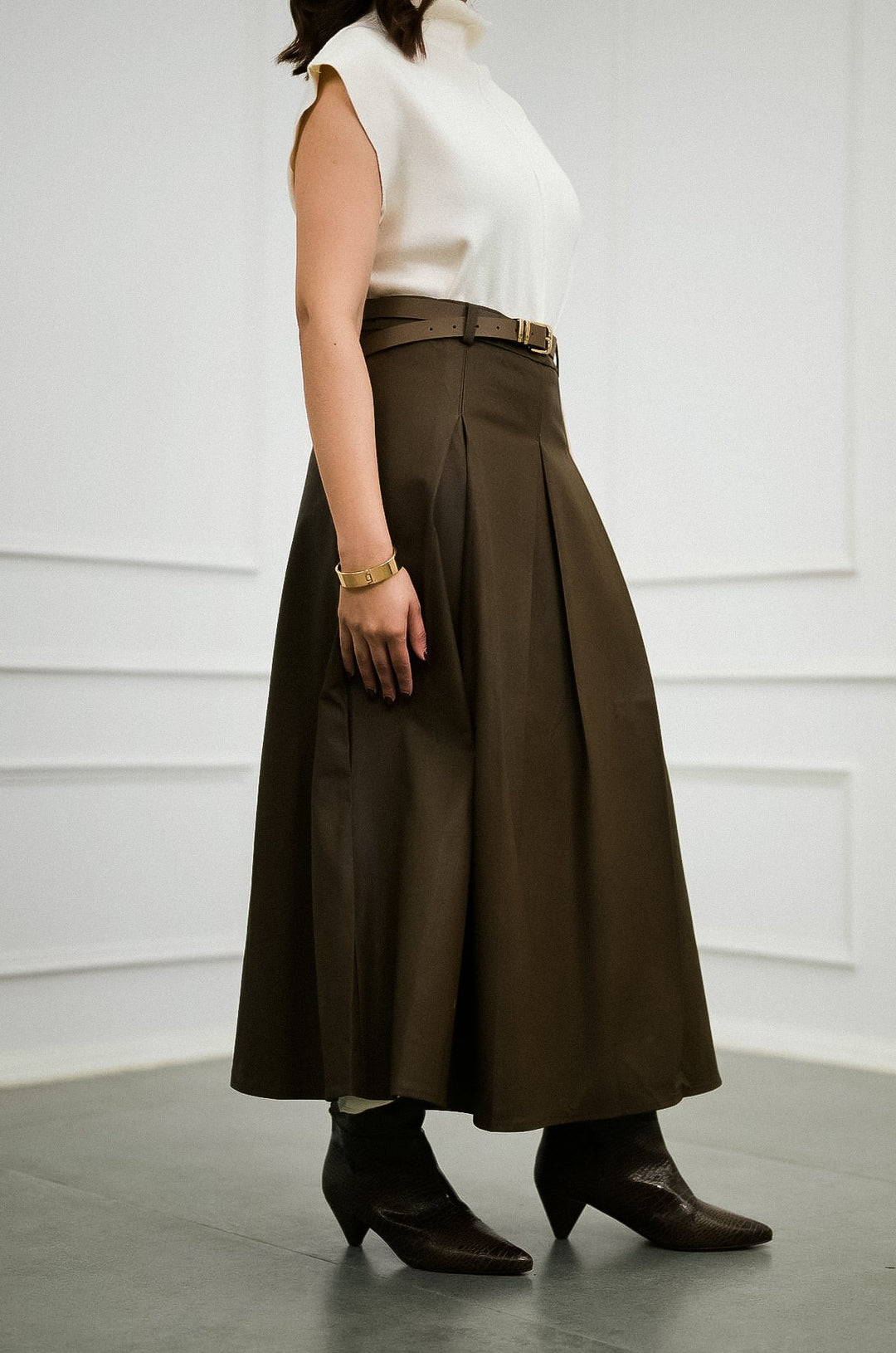  Elegance Box Pleated Skirt in Faux Leather with Matching Belt