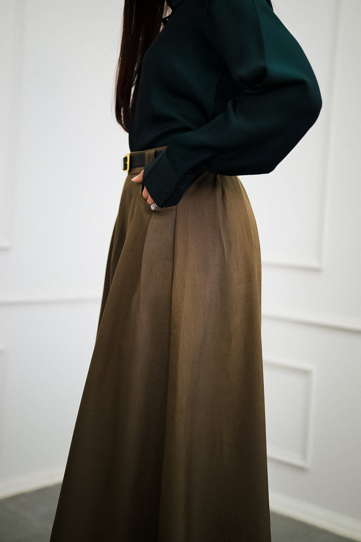 Fashion-forward Sepia Pleated Skirt High-Volume Style