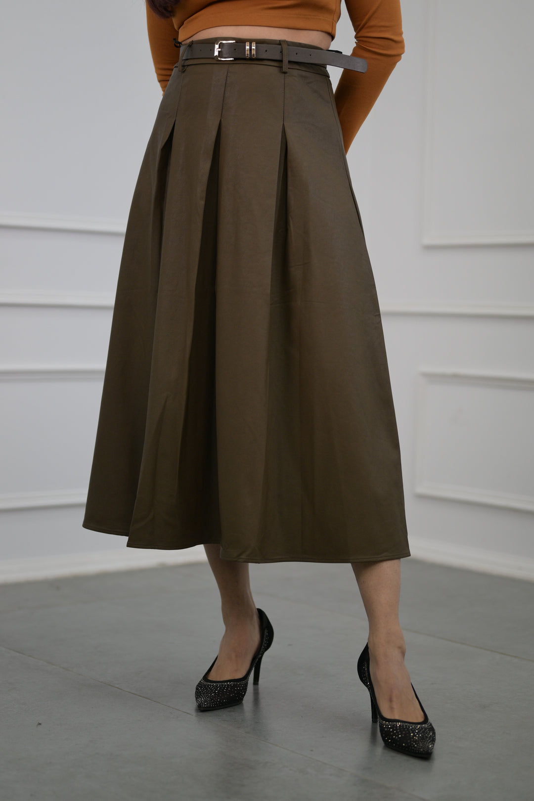 Elegance Box Pleated Faux Leather Skirt with belt