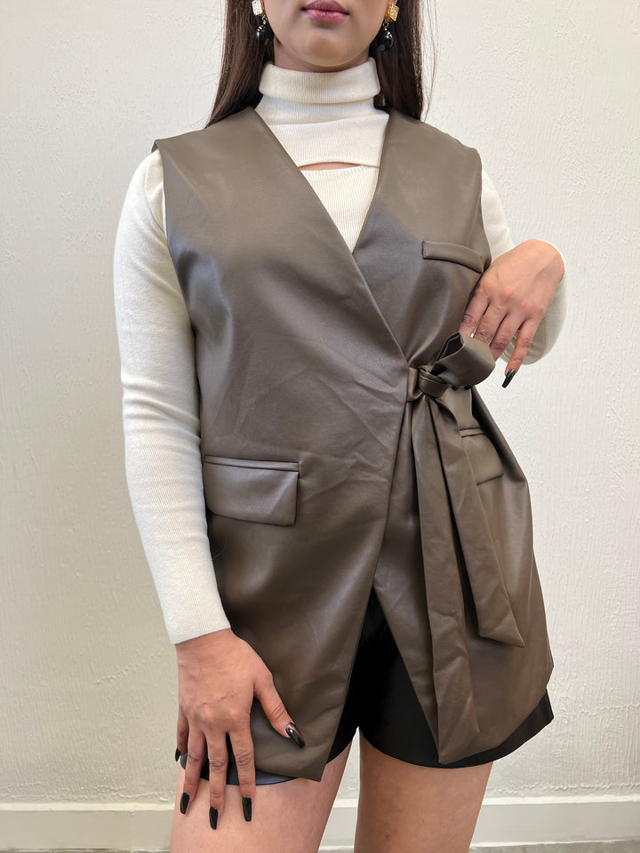 Sleeveless leather vest jacket for women