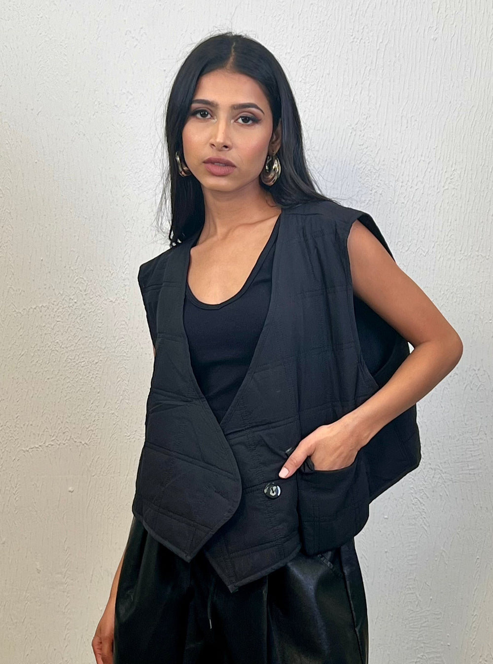 black sleeveless vest for women