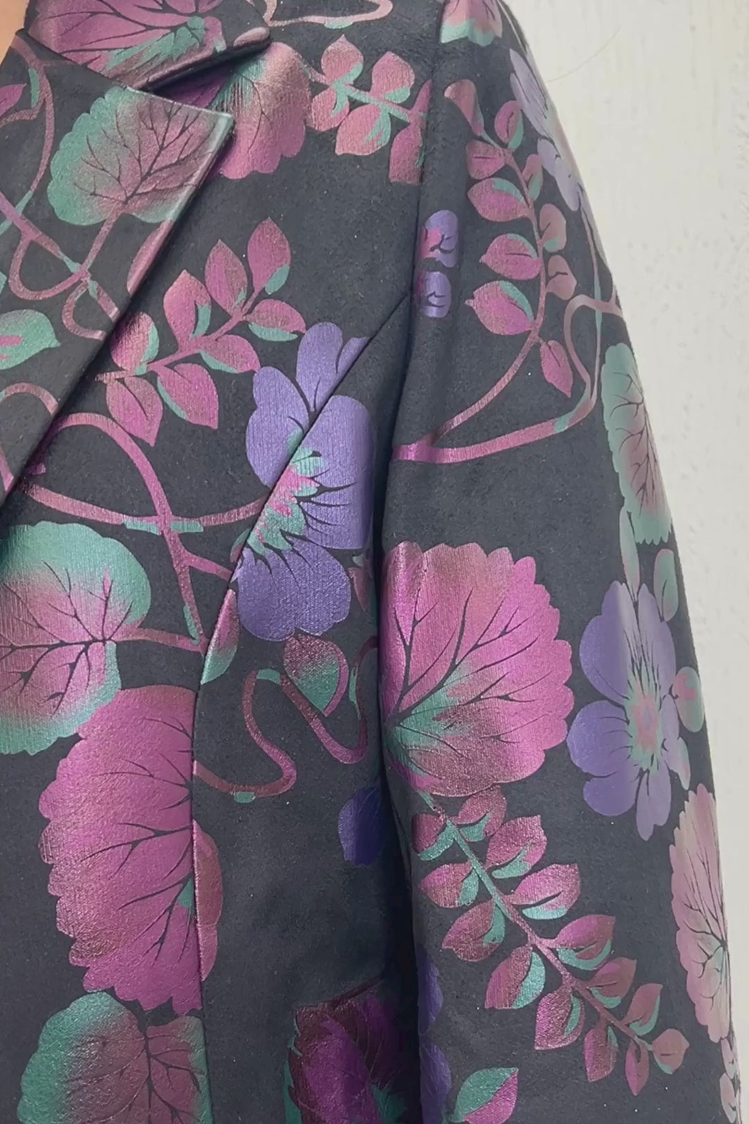 Trendy floral print blazer for special occasions